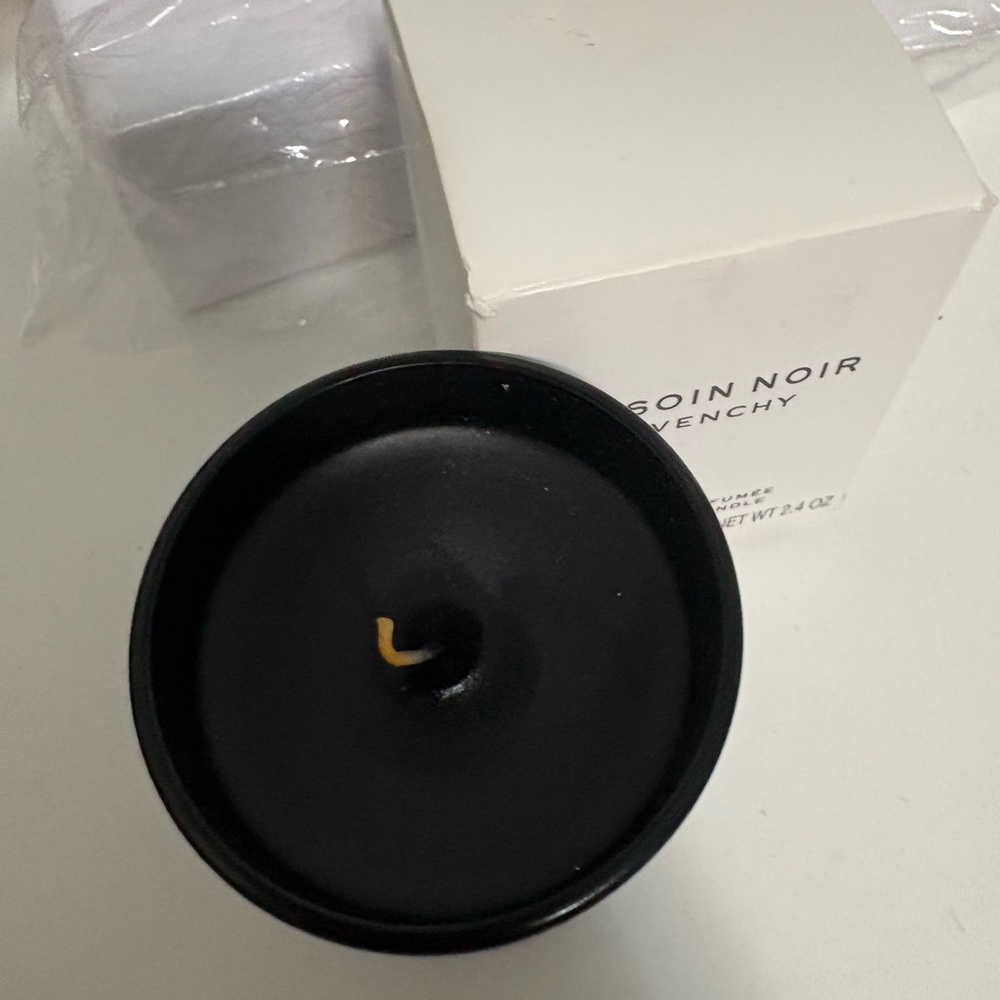 Givenchy Le Soin Noir Scented Candle - Picture 4 of 6